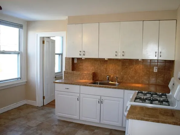 446 1st St #2, Carlstadt, NJ 07072