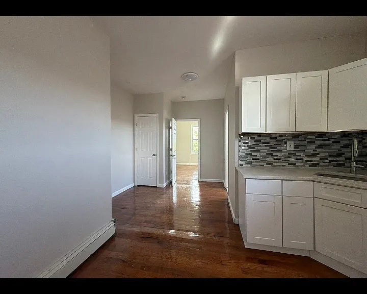311 S 6th St #L3 — Photo 6