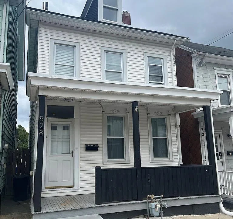 528 Centre St