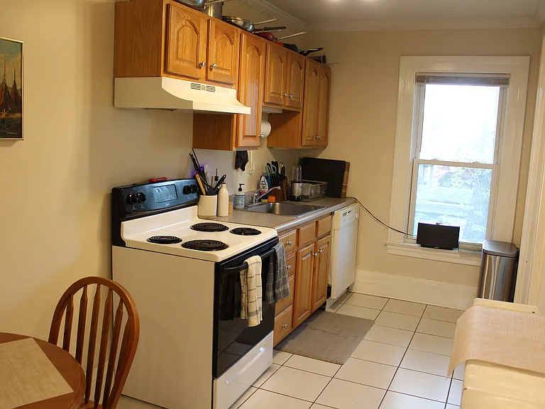 13 S Goodman St #7 — Photo 3