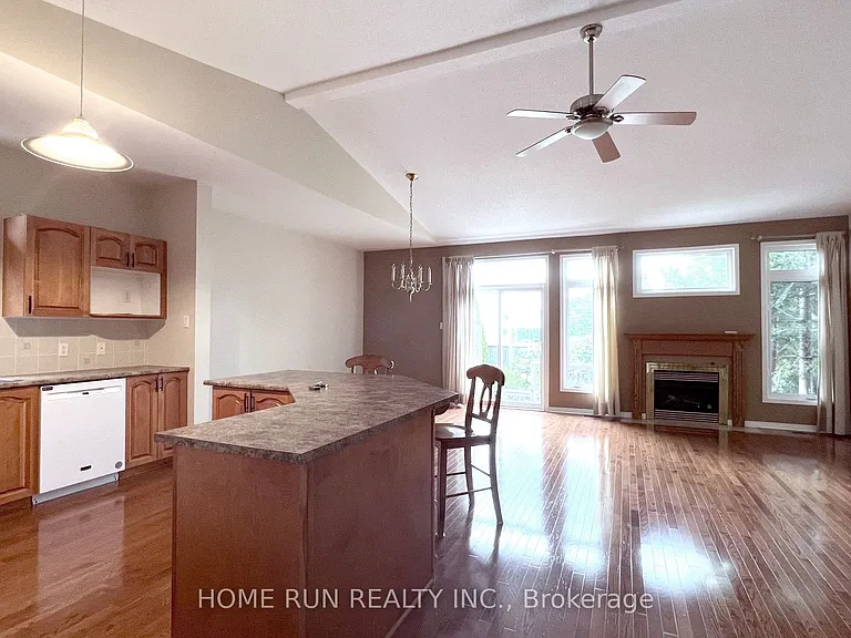 302 Wisteria Cres — Photo 8