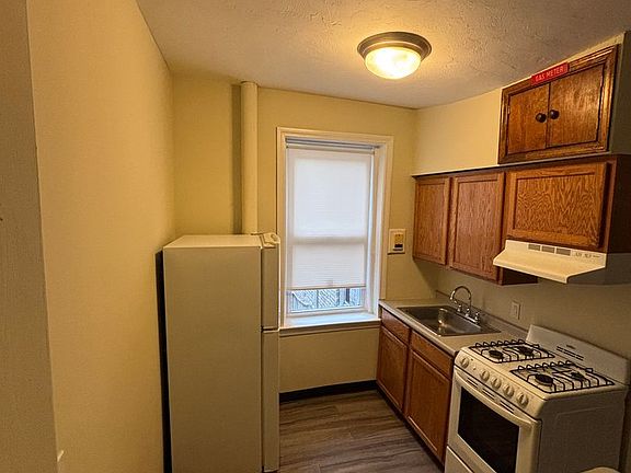 5th image of 161 Kelton St #14L