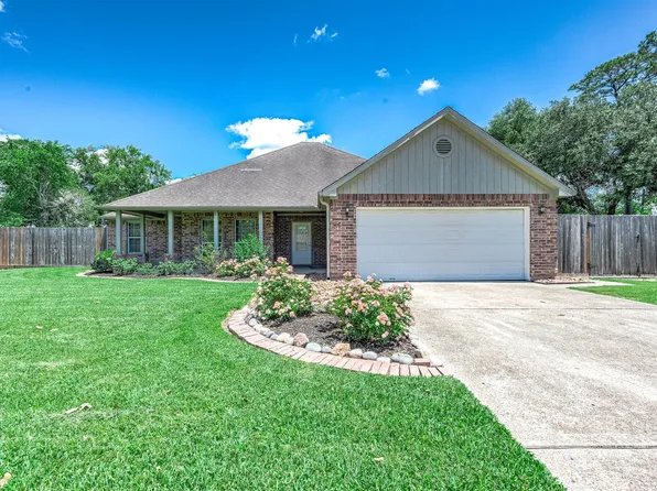 69 Briar Oak Ct, Alvin, TX 77511
