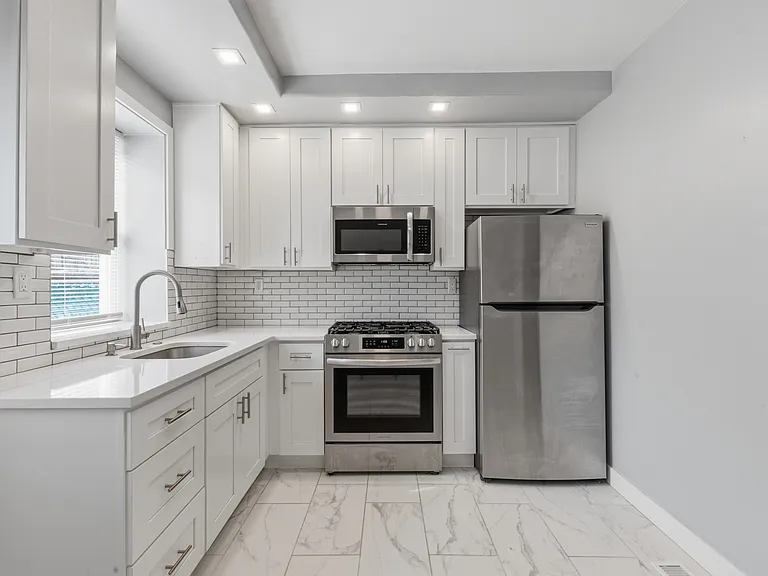 2340 S Hutchinson St — Photo 16