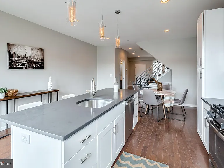 3832 Manor St — Photo 4
