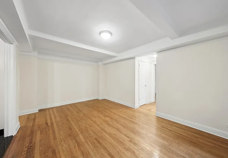 25 E 10th St #10F — Photo 3