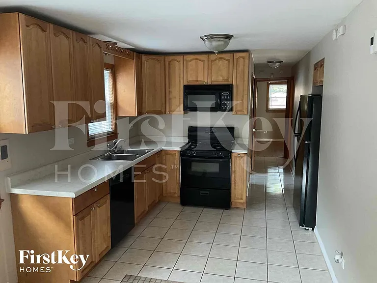 8725 S Luella Ave — Photo 5