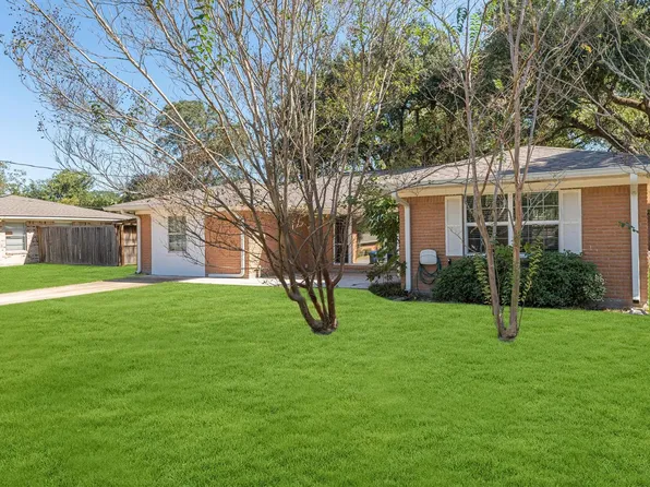 1529 Pinoak Dr, Huntsville, TX 77340