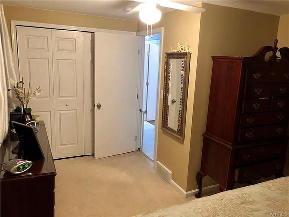 3rd image of 325 Bucyrus Dr