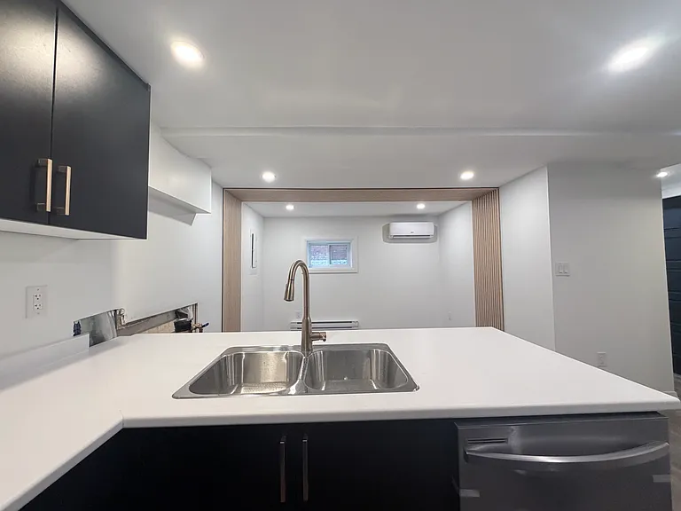 184 Ottawa St S #1 — Photo 6