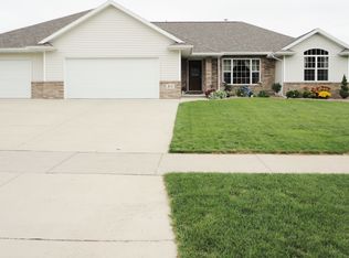 815 Canterbury Castle Ln, Green Bay, WI 54313