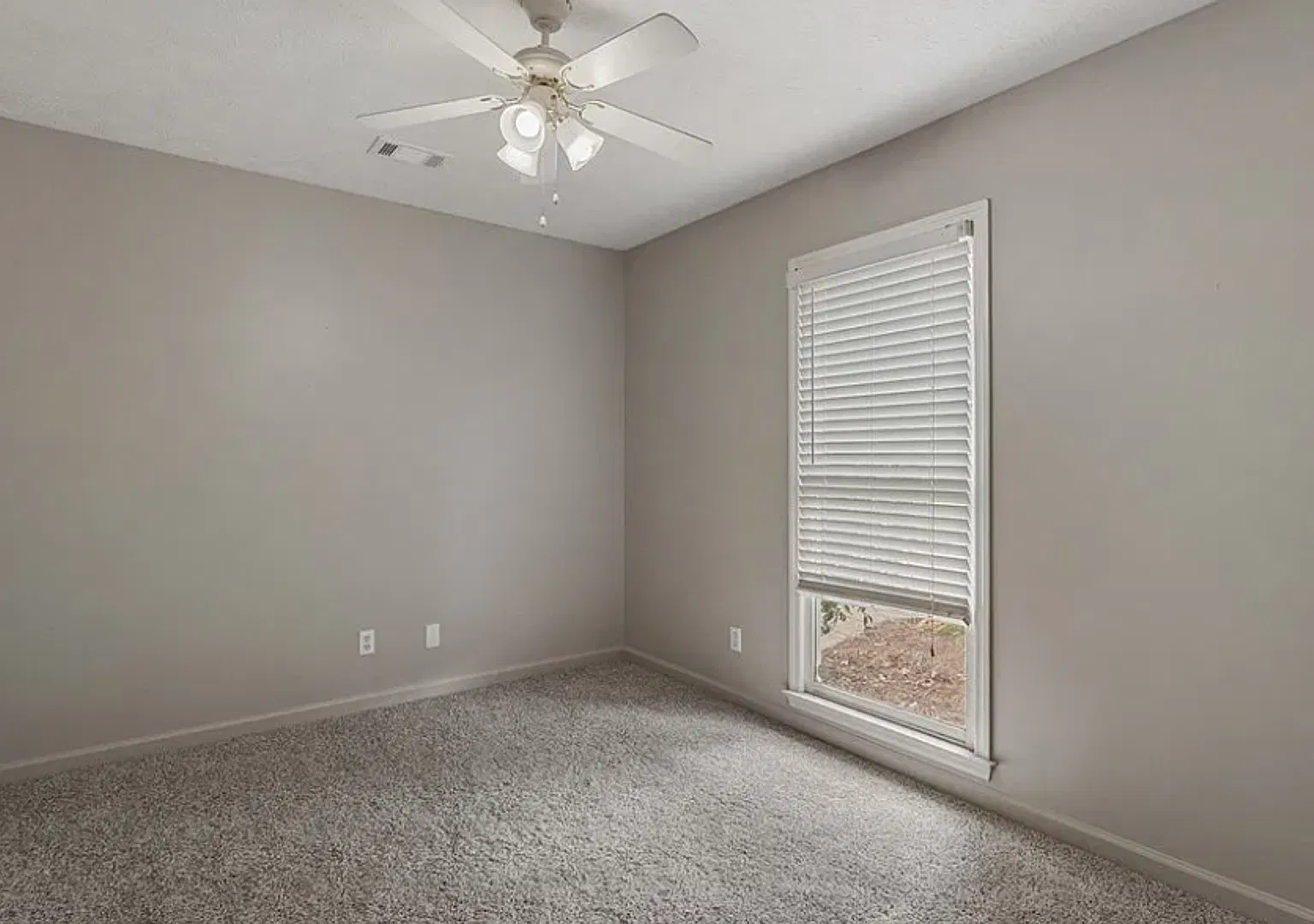 Adorable Home in Hickory Bend — Photo 4