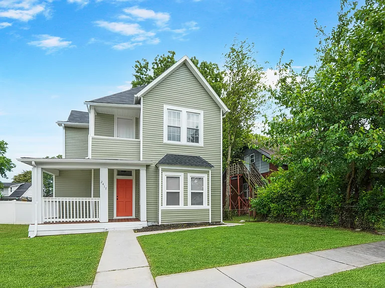2417 Parkview Ave — Photo 4