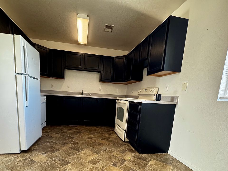 Great appliances and disposal too!