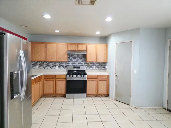 811 Grand Plains Dr, Houston, TX 77090
