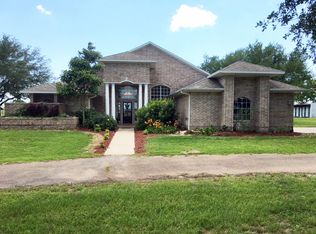 319 Hkr Ranch Rd, Victoria, TX 77904