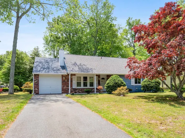 1 Cypress Ct, Rio Grande, NJ 08242