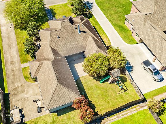 3rd image of 149 Elmwood Dr