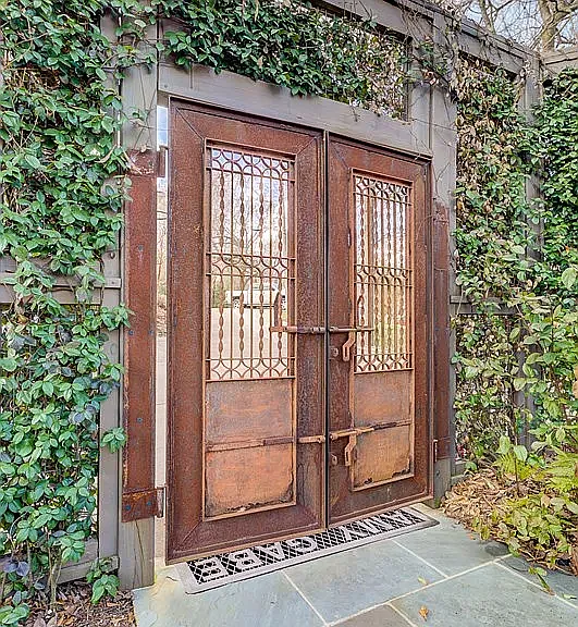 1313 Mulvihill St — Photo 34