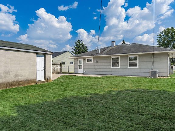4th image of 2982 Louise Ave