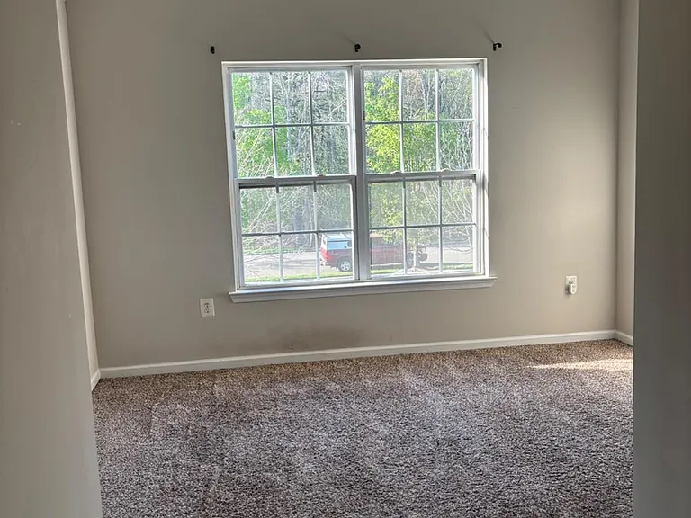 131 Murray Dr — Photo 22