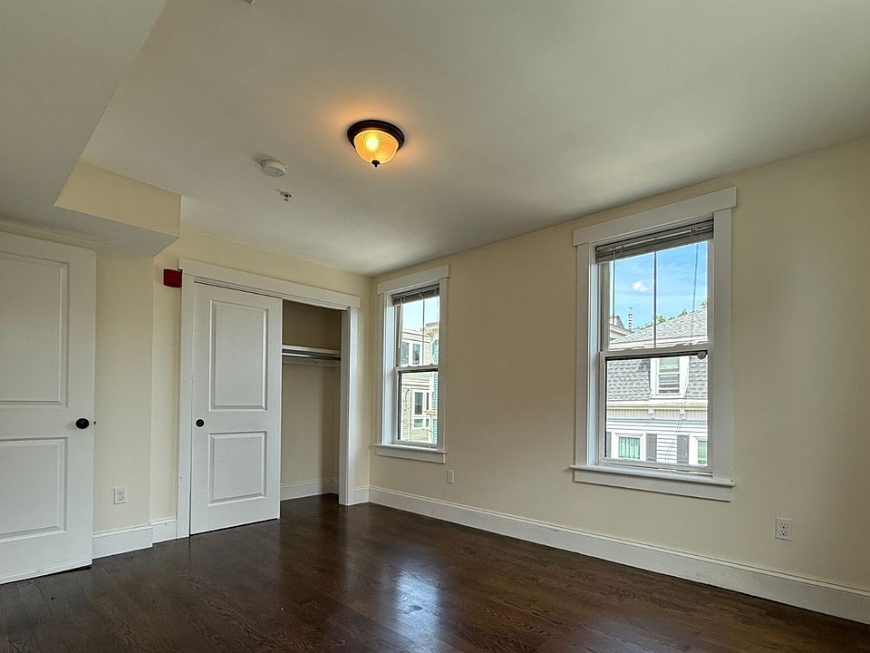 2nd image of 200 Hemenway St #2