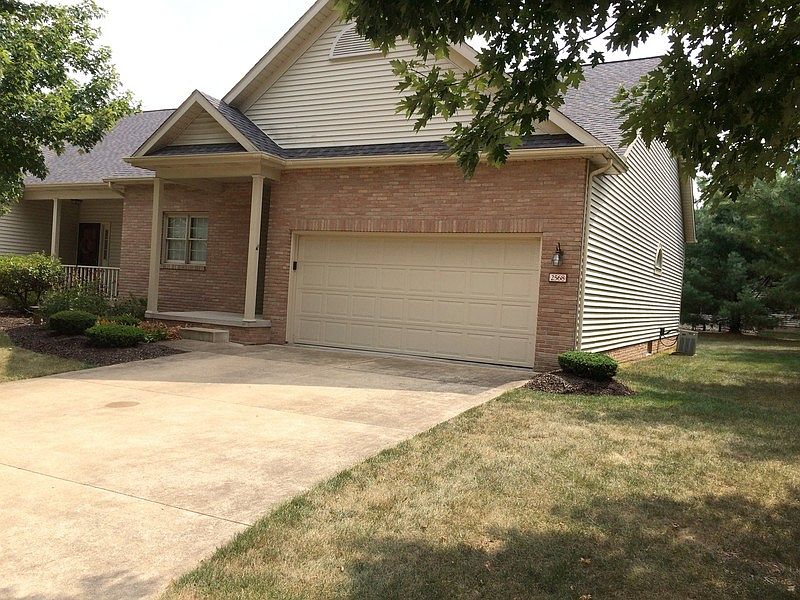 Front
						:
						Brick faced condo with 2 car garage