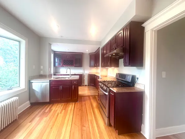 51 Algonquin Rd #1B, Chestnut Hill, MA 02467