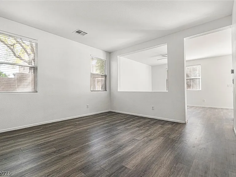 937 Lord Crewe St — Photo 3