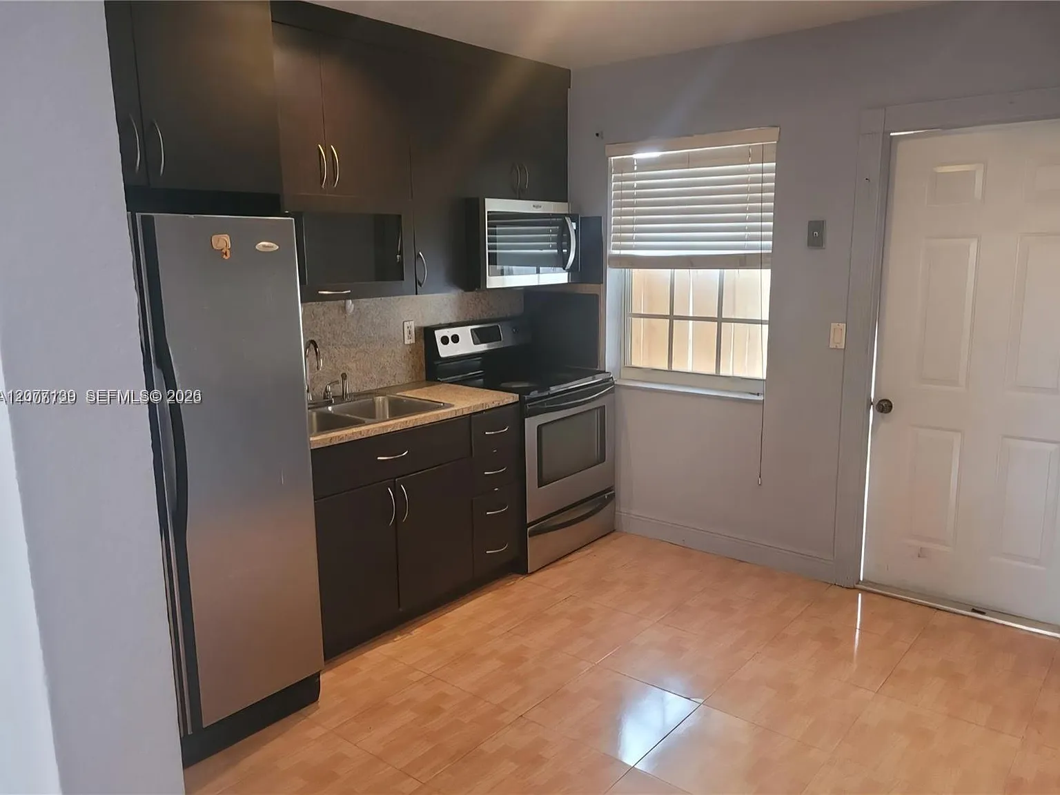 2 bed, 950 sqft, $2,100 — Photo 3