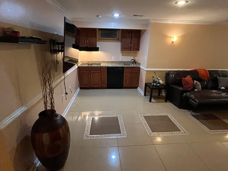6909 Crossfield Ct — Photo 17