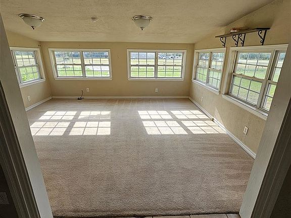 4th image of 3003 NE Pioneer Blvd