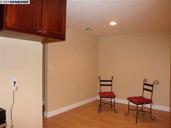 5th image of 919 Lambaren Ave