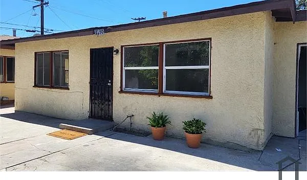 3 bed, 900 sqft, $2,600 — Photo 2