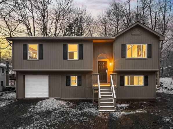 7174 Falstaff Dr, Tobyhanna, PA 18466