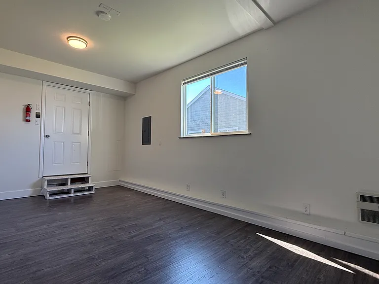 5th bedroom (no closet, but largest bedroom)