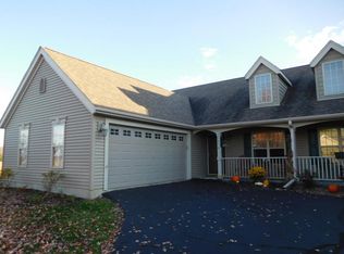 1474 Groves Ln, Union Grove, WI 53182