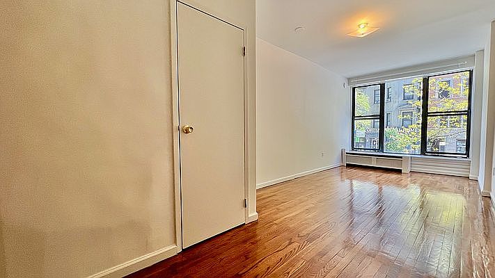 1st image of 224 W 72nd St APT 1B