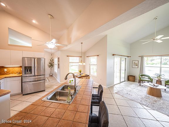 5th image of 1953 Fabien Cir