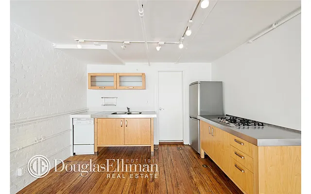Rented by Douglas Elliman | media 7