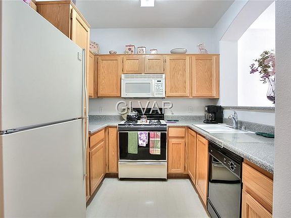 5th image of 1017 Dusty Creek St