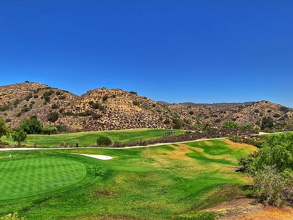 PANORAMIC GOLF COURSE VIEW