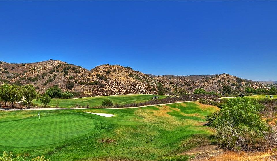 PANORAMIC GOLF COURSE VIEW