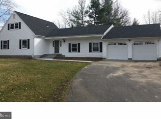 33 Woodland Dr, East Windsor, NJ 08520