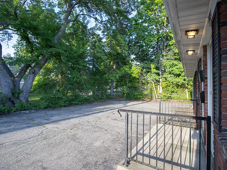 323 Montcalm St #L — Photo 34