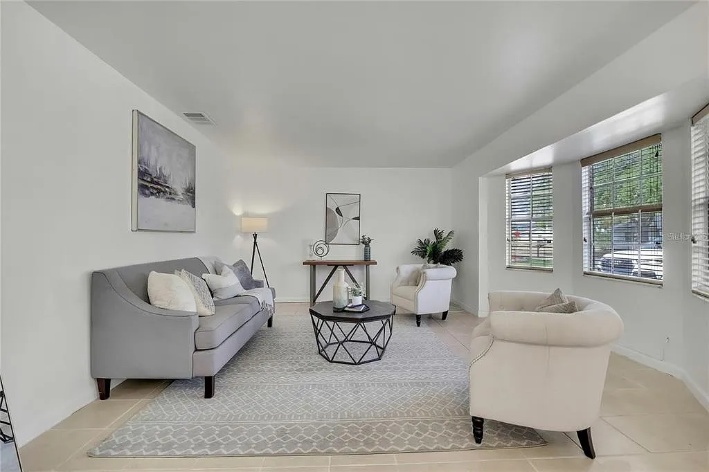 3 bed, 2.5 bath, 1598 sqft, $2,950 — Photo 2