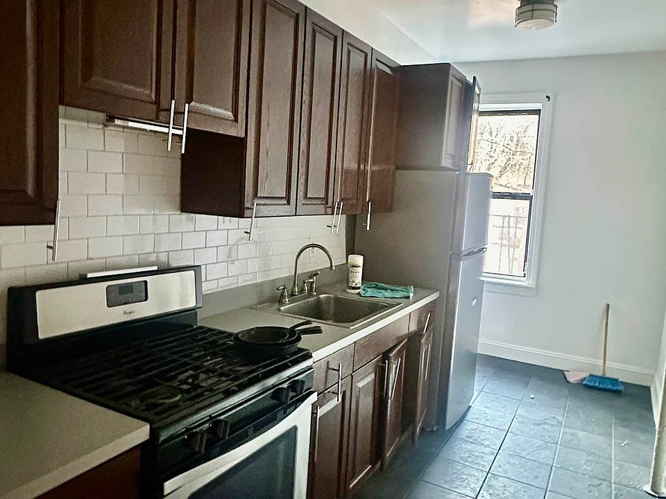 2nd image of 226 Kimberly Pl APT 2E
