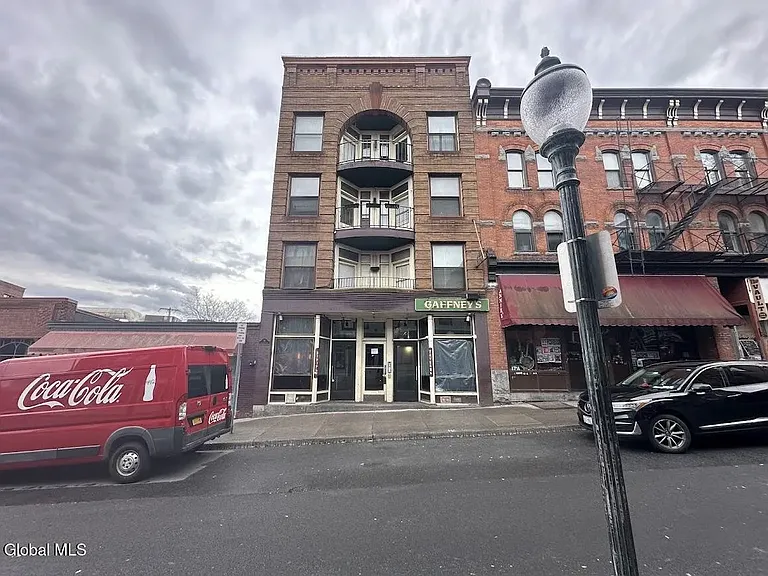 16 Caroline St #12 — Photo 1