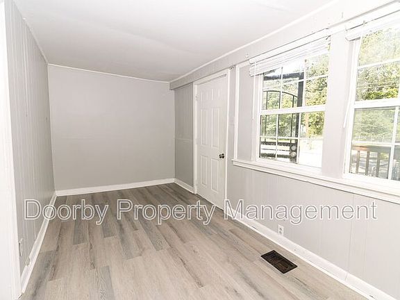 3rd image of 2700 N Orchard Knob Ave