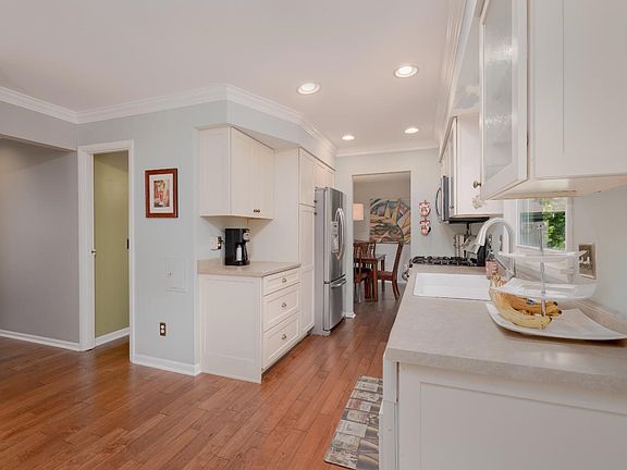 3rd image of 7814 Eglington Ct